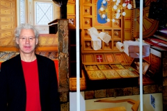 Der Künstler Michal M. Rohde vor seinem Werk