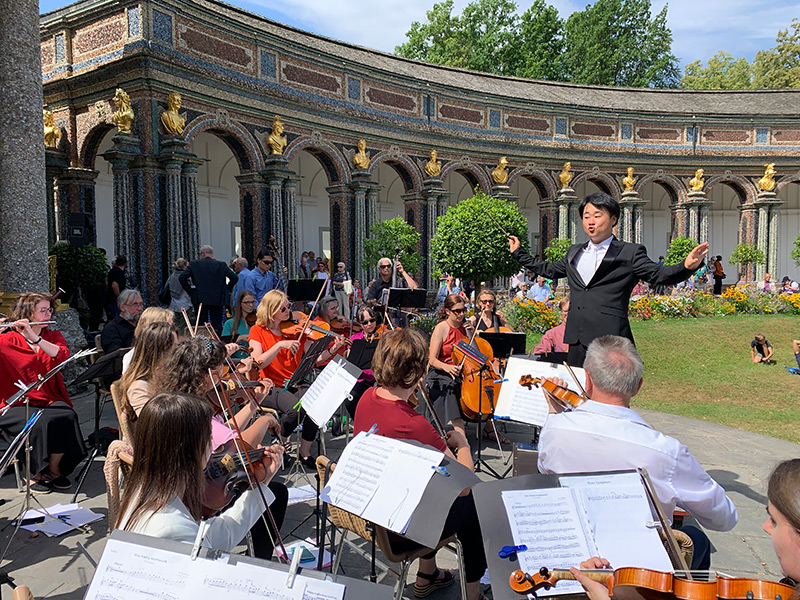 Das Ensemble des Orchestervereins mit Dirigent Youngkwang Jeon bei der Matinee zur 73. Bayreuther Kunstausstellung am 23. Juli 2023.